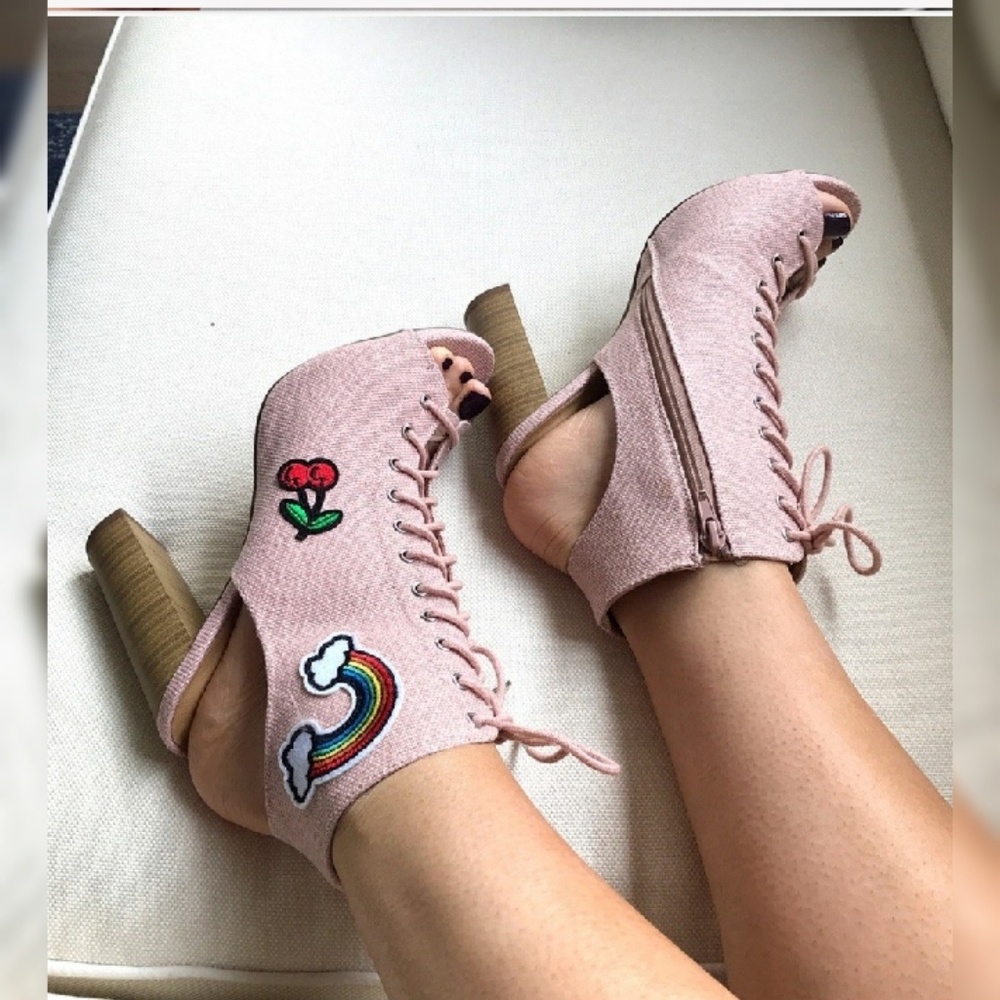 5🌟 Pink Canvas Embroidery Patch Chunky Heels